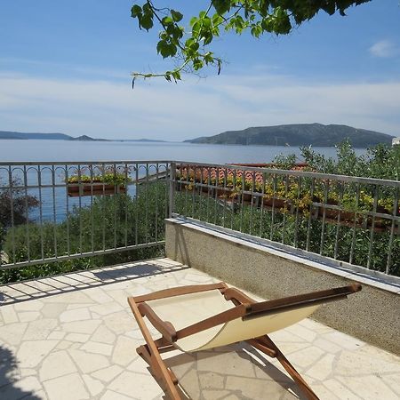 Apartments Lovric - 30 Meters To The Beach 特罗吉尔 外观 照片