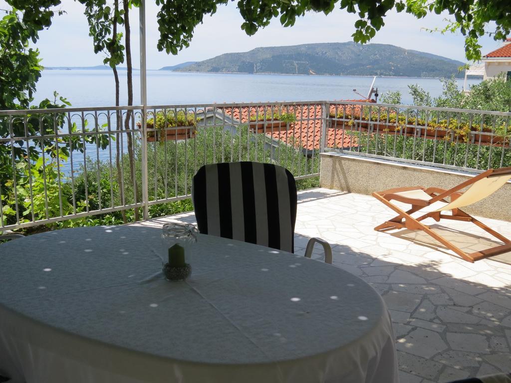 Apartments Lovric - 30 Meters To The Beach 特罗吉尔 外观 照片