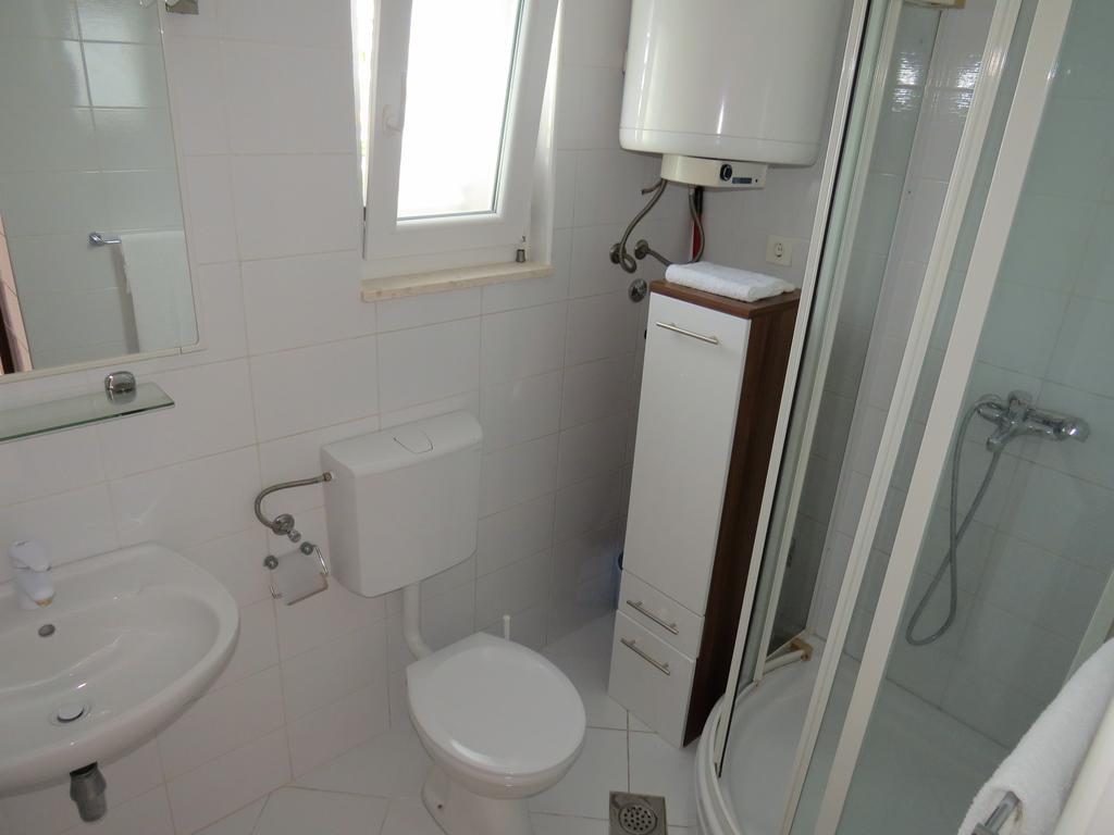 Apartments Lovric - 30 Meters To The Beach 特罗吉尔 外观 照片
