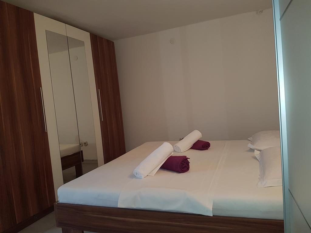 Apartments Lovric - 30 Meters To The Beach 特罗吉尔 外观 照片