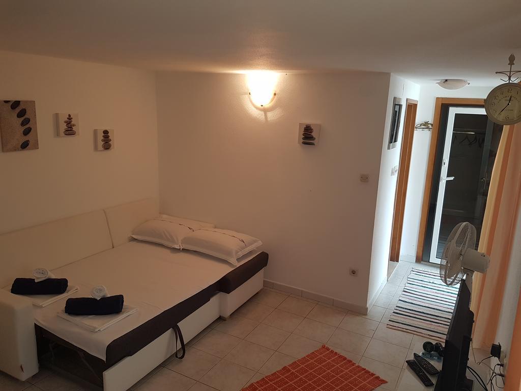 Apartments Lovric - 30 Meters To The Beach 特罗吉尔 外观 照片